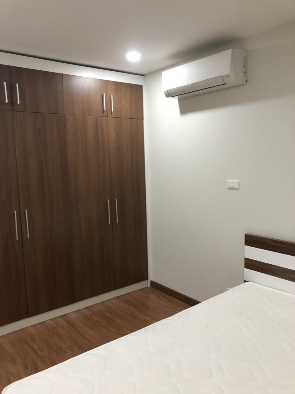 Tôi cần cho thuê căn hộ chung cư Discovery 100m2,full đồ, 13.5tr